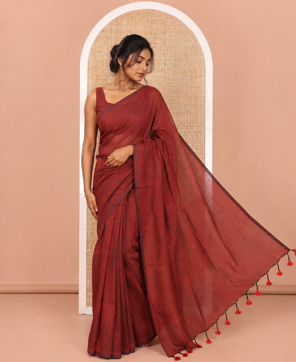 Borderless Maroon Plain Khadi Mul Cotton Saree Features a Self-Pallu with Tassels, and a Matching Blouse