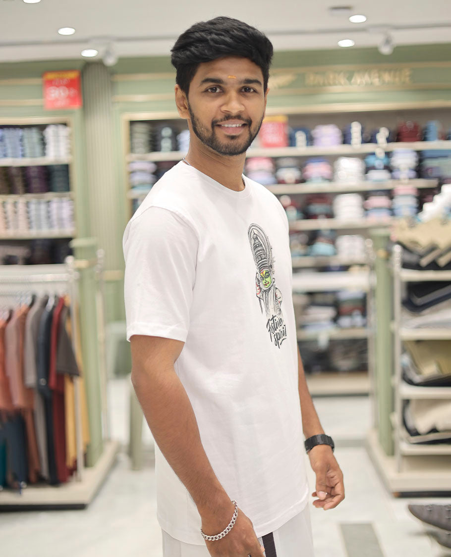 White Cotton-Blended T-Shirt Features Kerala-Themed Kathakali Print, Half-Sleeves, a Round Neck, a Slim Fit, and a Regular Length