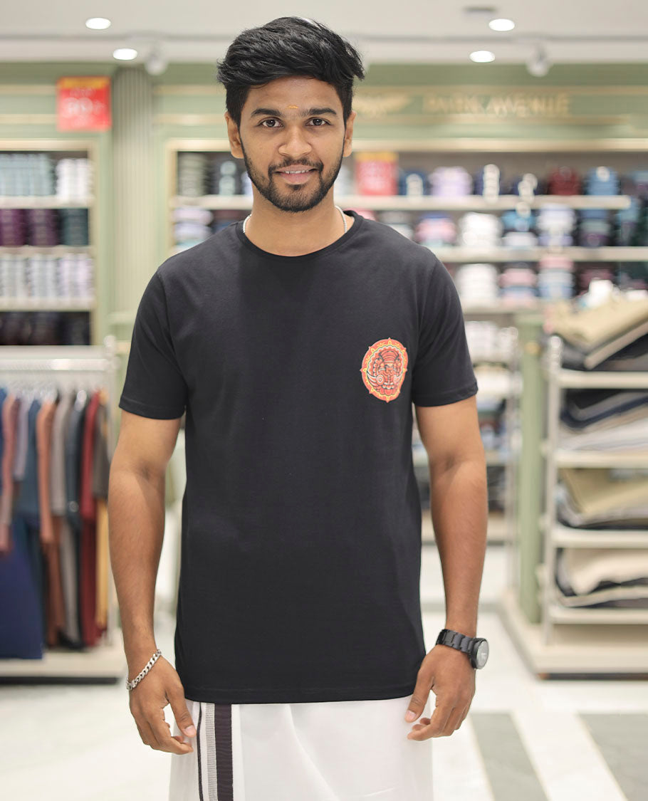 Black Cotton-Blended T-Shirt Comes with Kerala-Themed Kathakali Print, Half-Sleeves, a Round Neck, a Slim Fit, and a Regular Length