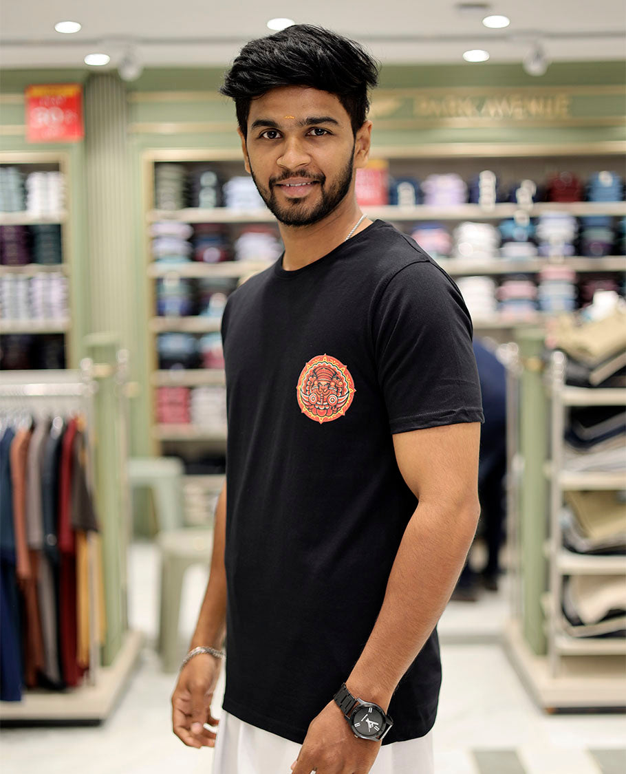 Black Cotton-Blended T-Shirt Comes with Kerala-Themed Kathakali Print, Half-Sleeves, a Round Neck, a Slim Fit, and a Regular Length