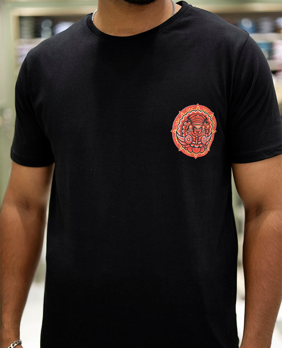 Black Cotton-Blended T-Shirt Comes with Kerala-Themed Kathakali Print, Half-Sleeves, a Round Neck, a Slim Fit, and a Regular Length