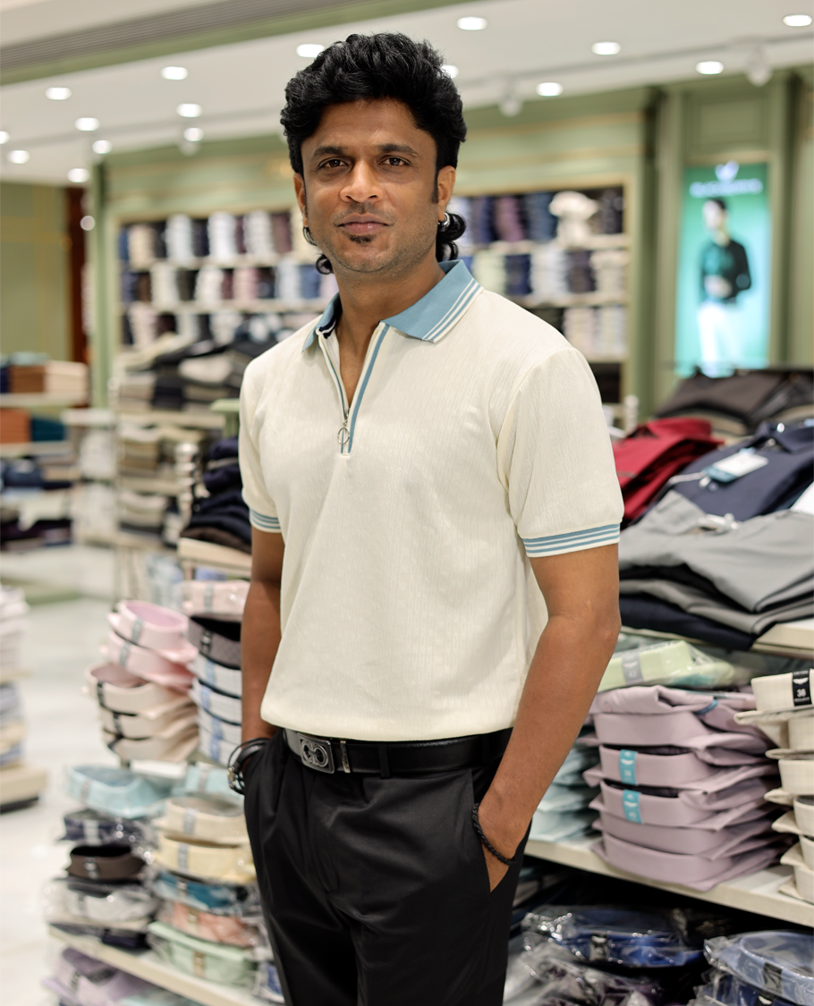 Cream Cotton-Blended Zipper T-Shirt Features Half-Sleeves, a Polo Collar, Slim Fit, and Regular Length