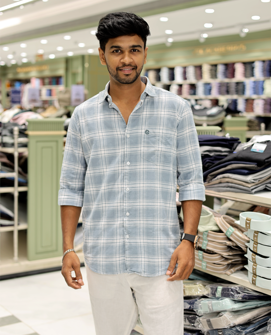 Blue Cotton-Linen-Blended Casual Shirt with Checks, Full Sleeves, a Spread Collar, a Slim Fit, and a Regular Length