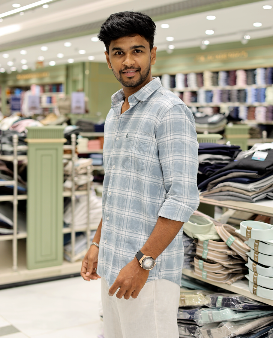 Blue Cotton-Linen-Blended Casual Shirt with Checks, Full Sleeves, a Spread Collar, a Slim Fit, and a Regular Length