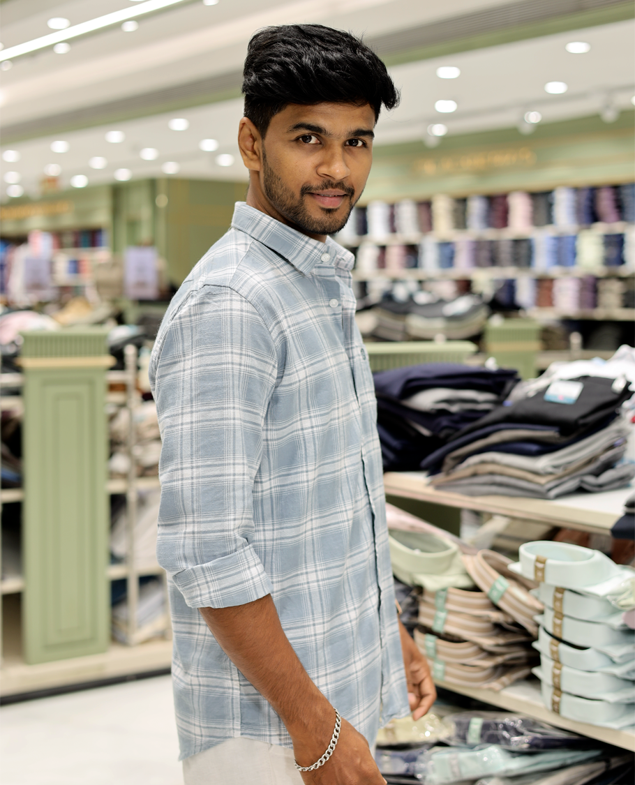 Blue Cotton-Linen-Blended Casual Shirt with Checks, Full Sleeves, a Spread Collar, a Slim Fit, and a Regular Length