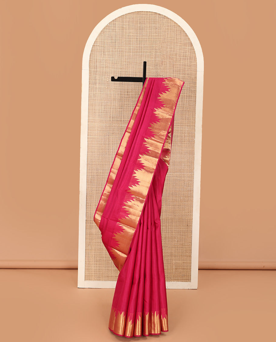 Red plain Kanchipuram silk saree, thazampoo rekku zari border, and pallu of mayil kann