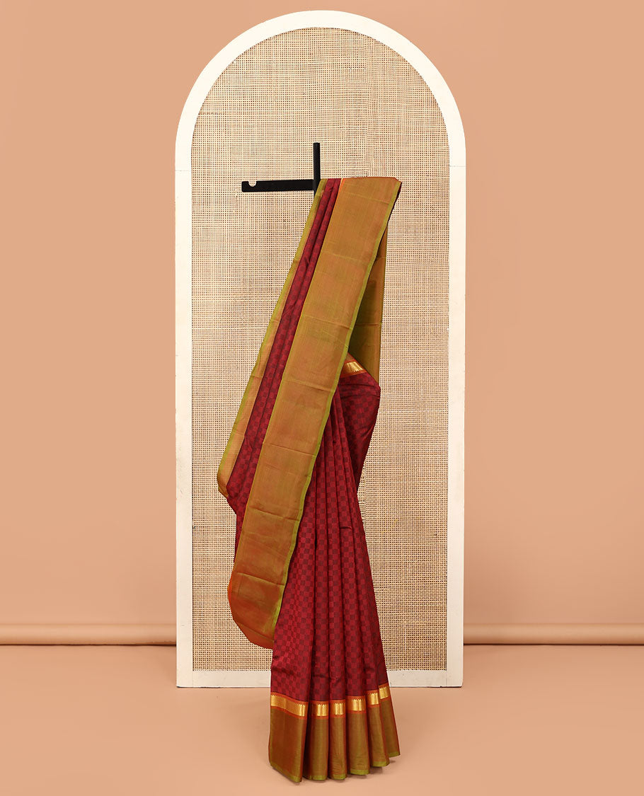 Red payadi kattam Kanchipuram silk saree, contrast kaal erangina border of rekku, and vanki designs, and zari striped pallu