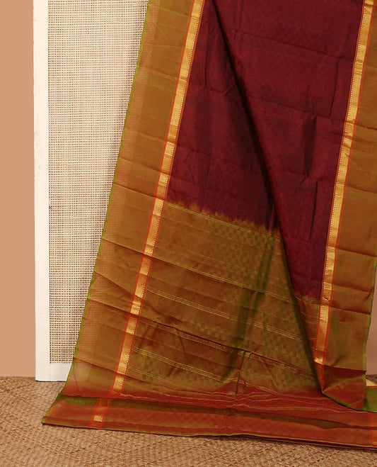 Red payadi kattam Kanchipuram silk saree, contrast kaal erangina border of rekku, and vanki designs, and zari striped pallu