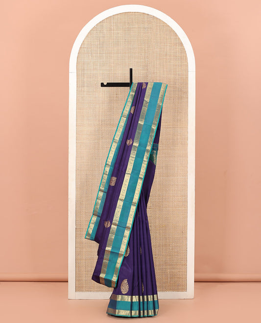 Blue Kanchipuram Silk Saree Elegantly Woven with Zari Buttas, Complemented by a Contrast Rettai Pettu Border Depicting Kodi Visiry Designs, Pallu Adorned with Intricate Designs, and Paired with a Contrast Blouse