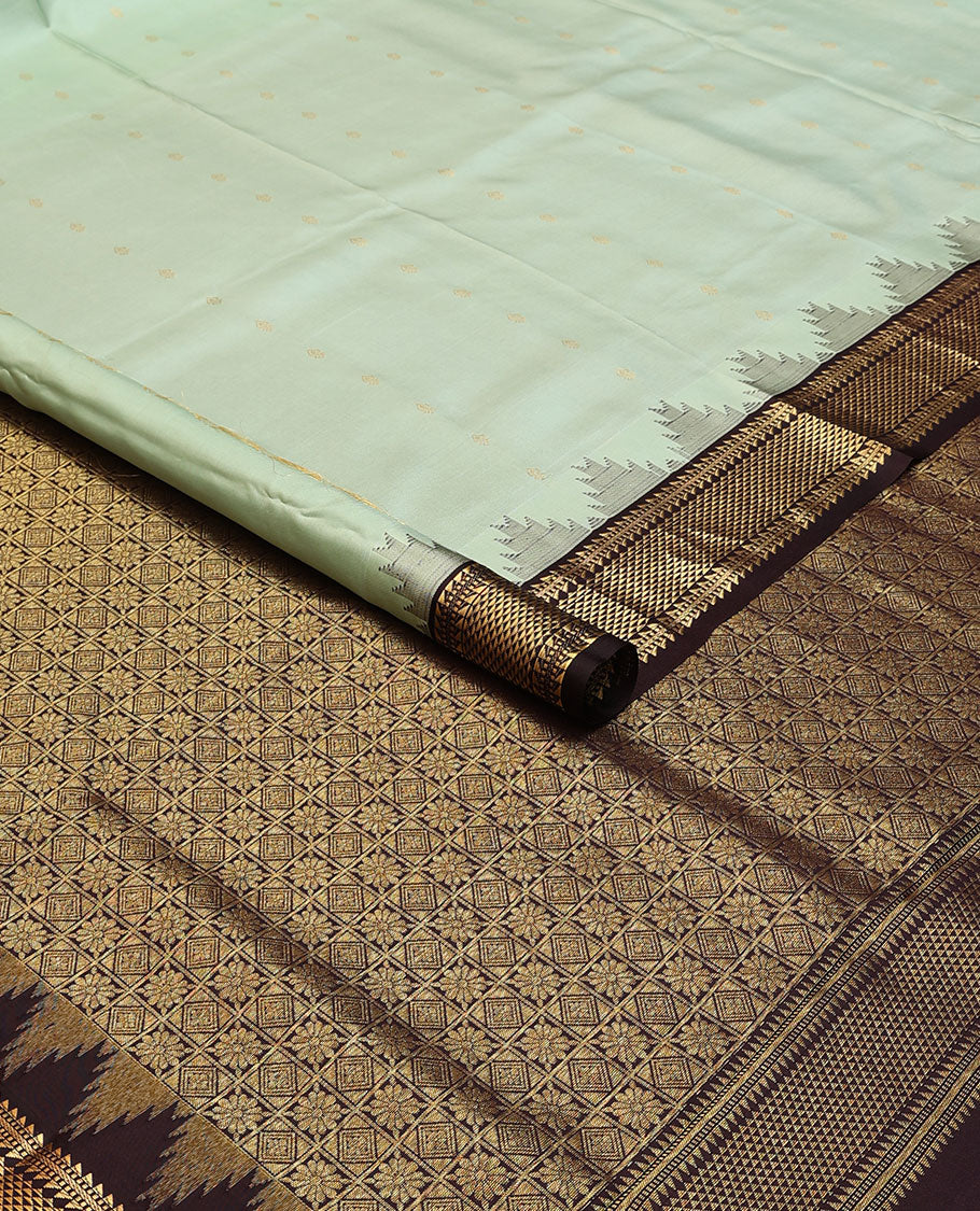 Green nine-yard silksaree with zari buttas,contrast thazampoo reku border of ara bogudi, muthu & ara maadam & jaal pallu