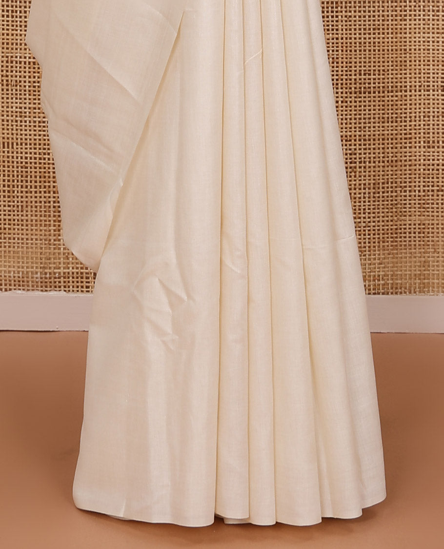 Borderless enthralling white plain saree