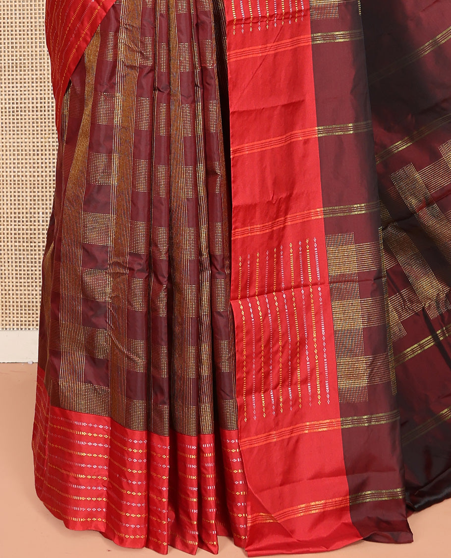 Maroon Aarani Silk Saree, Gleamed Up with Zari Checked Design All Over Its Body, Complemented by a Contrast Zari Striped Border, Zari Checked Design Pallu, and Paired with a Matching Blouse