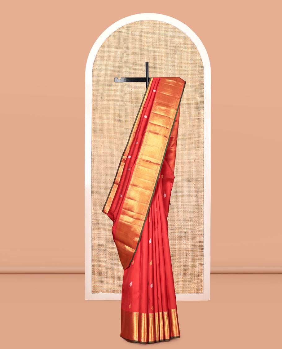 Red Parampara Silk Saree, Embellished with Zari Buttas, a Zari Border of Thilakam Mokku, Muthu, Kathir, and Chakram Designs, Intricate Pallu, and a Matching Blouse