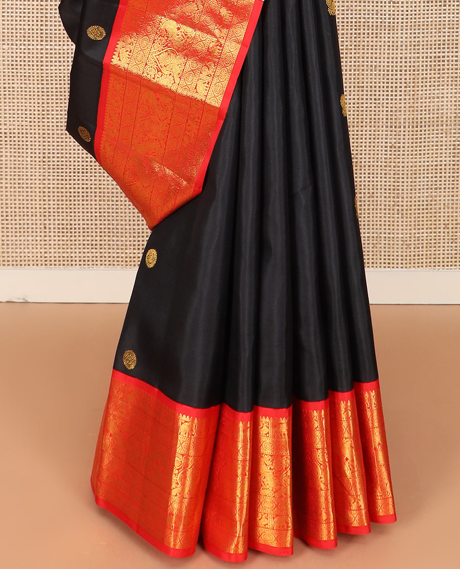 Black mayil chakram buttas Kanchipuram silk saree, contrast border of thilakam mokku, mayil, yaanai, and chakram designs, and chakram design pallu