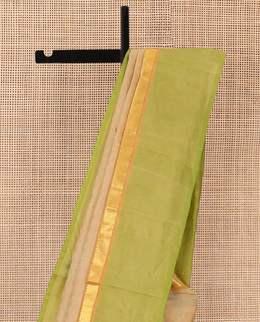 Sandal payadi kattam Kanchipuram silk saree, contrast kaal erangina border of rekku, and vanki designs, and zari striped pallu