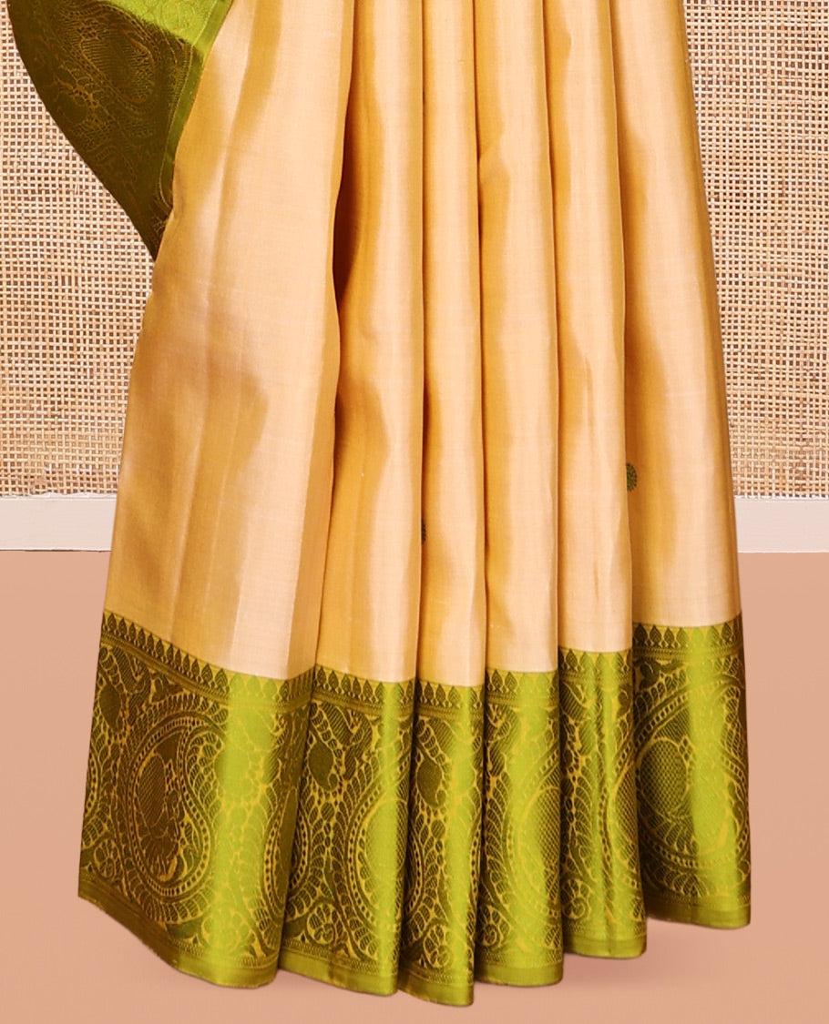 Sandal Mayil-Chakra Buttas Kanchipuram Silk Saree, a Contrast Arumbu Manga Border, Contrast Pallu and Blouse