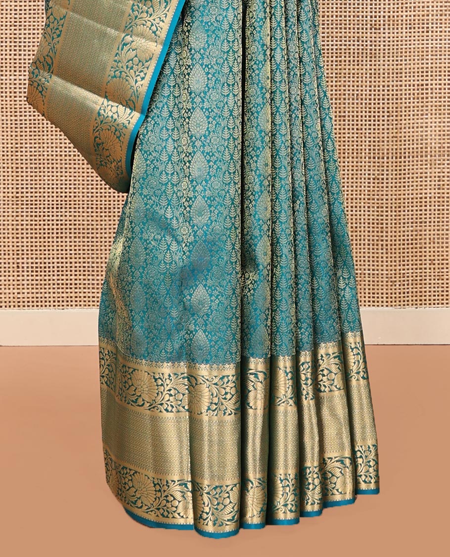 Blue Kanchipuram Wedding Silk Saree, Ornamented with Jacquard Designs on Its Body, Highlighted by a Zari Border of Kodi Visiry and Then Kuli Kann Designs, Pallu of Floral Designs, and Paired with a Matching Blouse