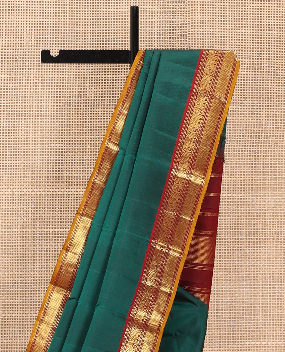 Green Plain Kanchipuram Silk Saree, Complemented by a Contrast Border Featuring Rekku, Muthu, Neli, Yaanai, and Vanki Designs, Gleaming Zari Pallu, and Paired with a Contrast Blouse