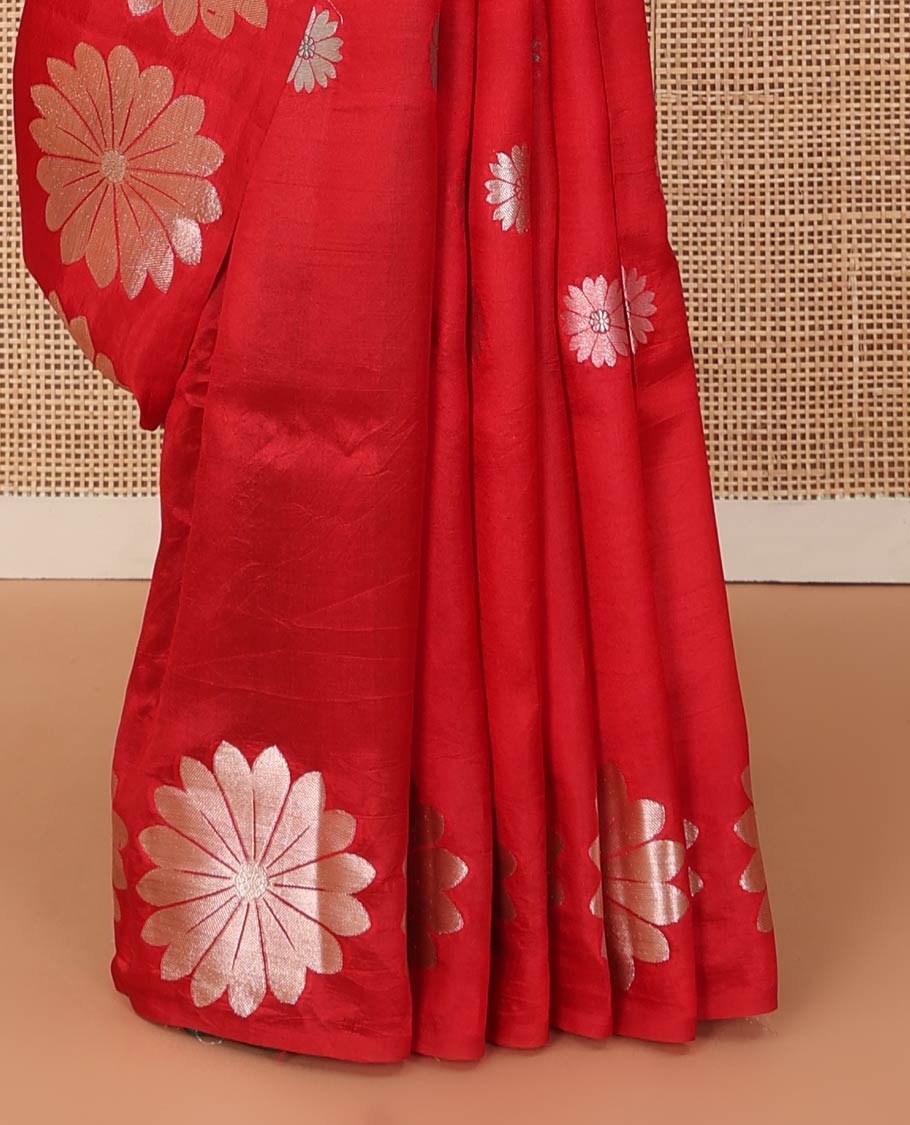 Borderless red flower buttas raw mango silk saree, self-pallu of floral designs