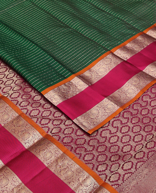 Green muthu kattam silksaree, contrast border of rekku,banaras,kodi mayail & mayil kann & pallu of grand jaal design