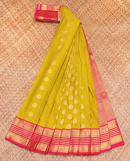 Green Budget Silk Saree, Woven with Zari Buttas, Complemented by a Contrast Traditional Design Border, Grand Jaal Pallu, and a Contrast Blouse
