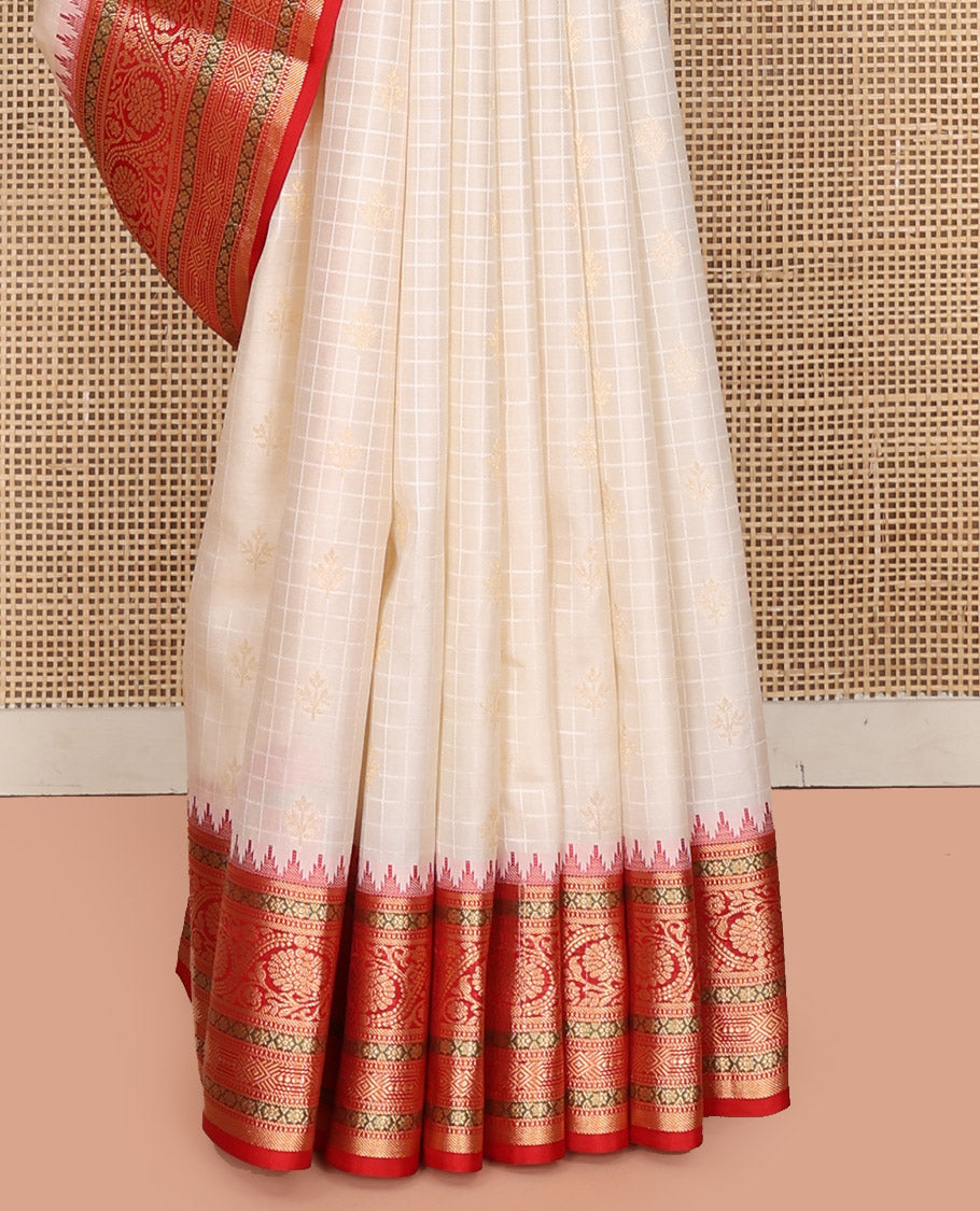 Cream Vasundhara Silk Saree, Subtly Sparkled with Buttas And Checks On Its Body, Complemented by Captivating Contrast Border of Thazampoo Rekku, Muthu, Banaras, and Kodi Visiry Designs, Pallu Steeped with Manga Designs, And Paired with a Contrast Blouse