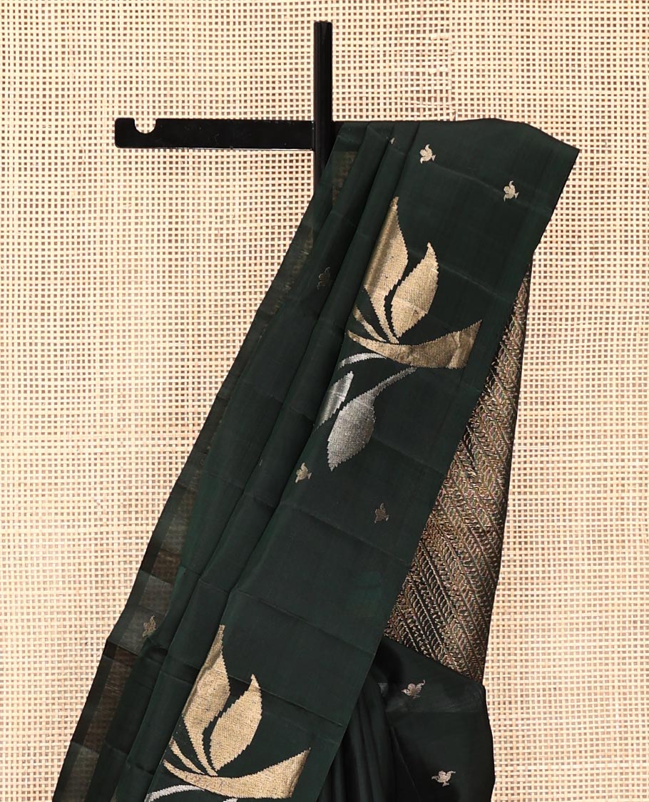 Borderless Green Mayuri Soft Silk Saree, Gleamed Up with Floral Zari Buttas All Over Its Body, Sparsely Woven Pallu of Diagonal Designs, and Paired with a Matching Blouse