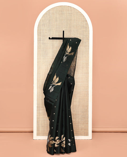 Borderless Green Mayuri Soft Silk Saree, Gleamed Up with Floral Zari Buttas All Over Its Body, Sparsely Woven Pallu of Diagonal Designs, and Paired with a Matching Blouse