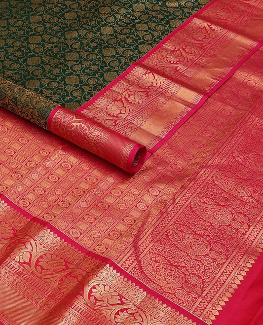 Green floral jacquard wedding silk saree, contrast border of thilakam, muthu & kodi visiry designs & butta enclosed checked pallu