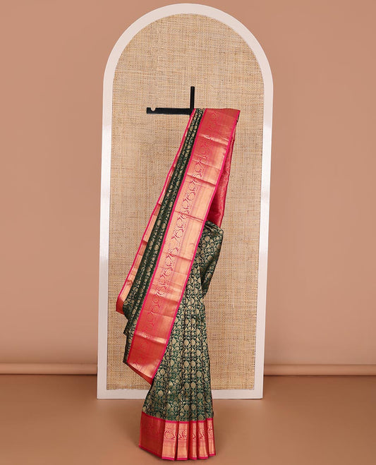 Green floral jacquard wedding silk saree, contrast border of thilakam, muthu & kodi visiry designs & butta enclosed checked pallu