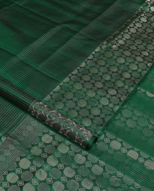 Green muthu kattam soft silk saree, zari border & pallu steeped with geometric-shaped motifs