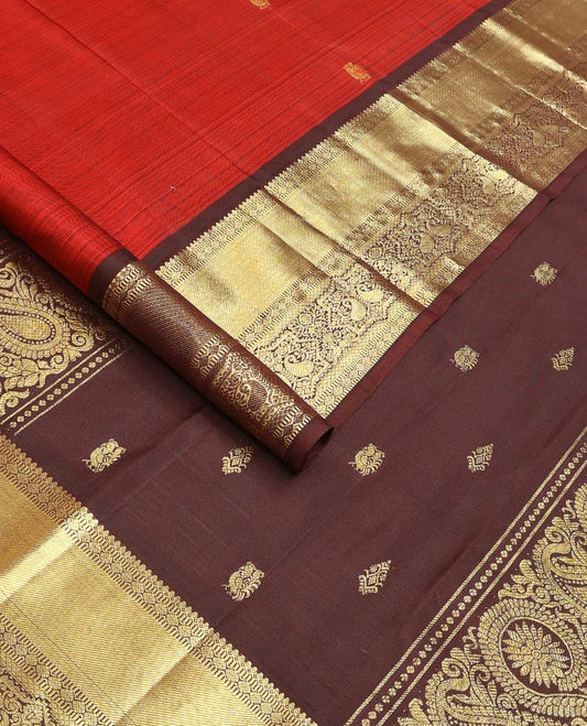 Rust zari buttas Kanchipuram silk saree, contrast border of thilakam mokku, muthu, poun, mayil kann, and manga designs, and zari design pallu