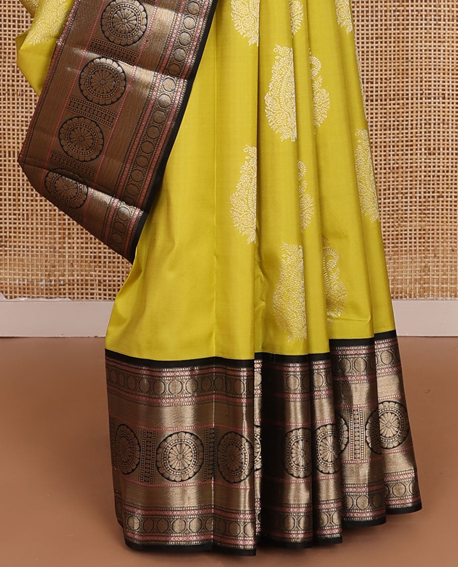 Yellow manga buttas silk saree, contrast border of muthu, diamond,poun, zari stripes & chakram designs & scallop design pallu