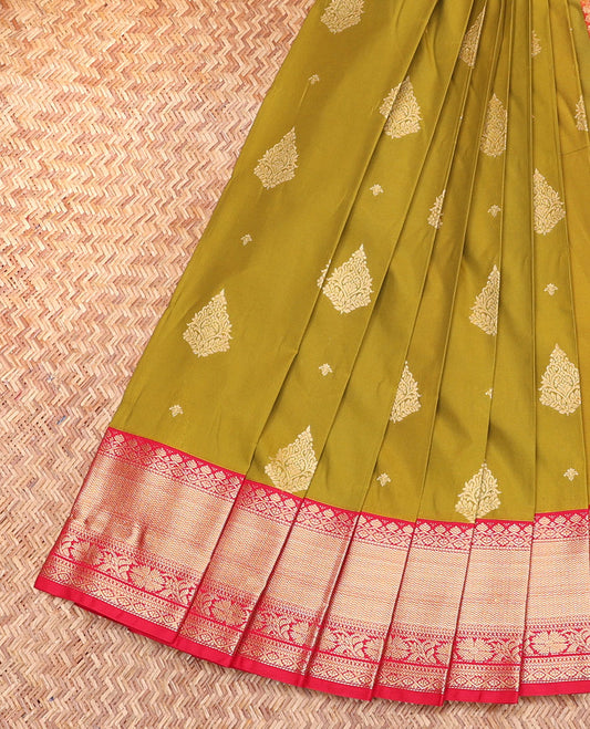 Green Budget Silk Saree, Highlighted by Zari Buttas, Complemented by a Contrast Traditional Design Border, Grand Pallu, and a Contrast Blouse