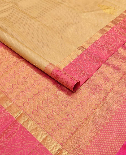 Sandal leaf design silk saree with contrast border of muthu, vanki, kodi visiry & ogee design pallu