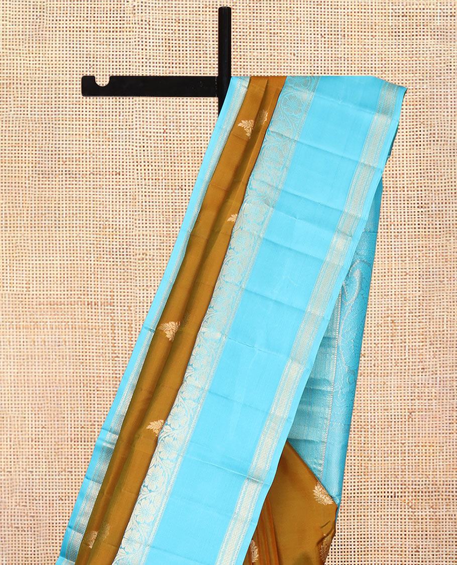 Mustard Vasundhara Silk Saree, Woven with Zari Buttas, Contrast Rettai Pettu Border of Thilakam Mokku, Neli, Mayil Kann, and Kodi Visiry Designs, Grand Pallu, and a Contrast Blouse