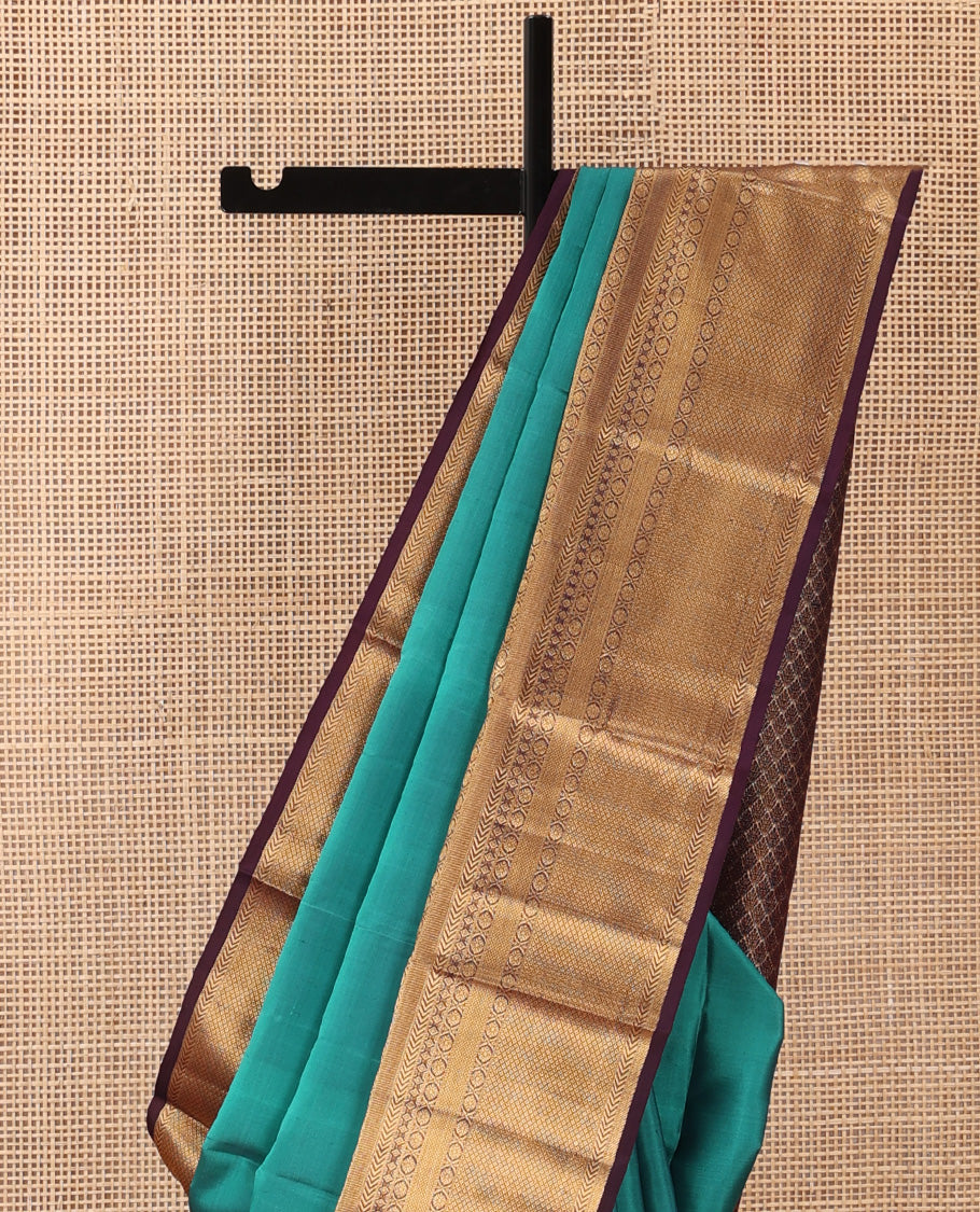 Green plain Kanchipuram silk saree, contrast thazampoo rekku rettai pettu border of rekku, kathir, diamond, poun, and mayil kann and jaal pallu