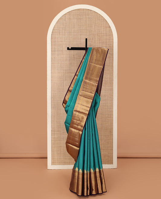 Green plain Kanchipuram silk saree, contrast thazampoo rekku rettai pettu border of rekku, kathir, diamond, poun, and mayil kann and jaal pallu