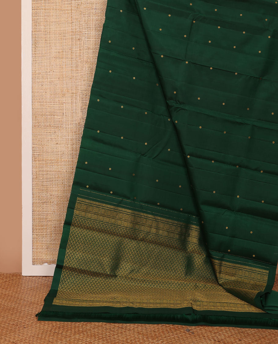 Borderless green zari buttas Kanchipuram silk saree, self-pallu of thilakam mokku, banaras, chakram, and jaal designs