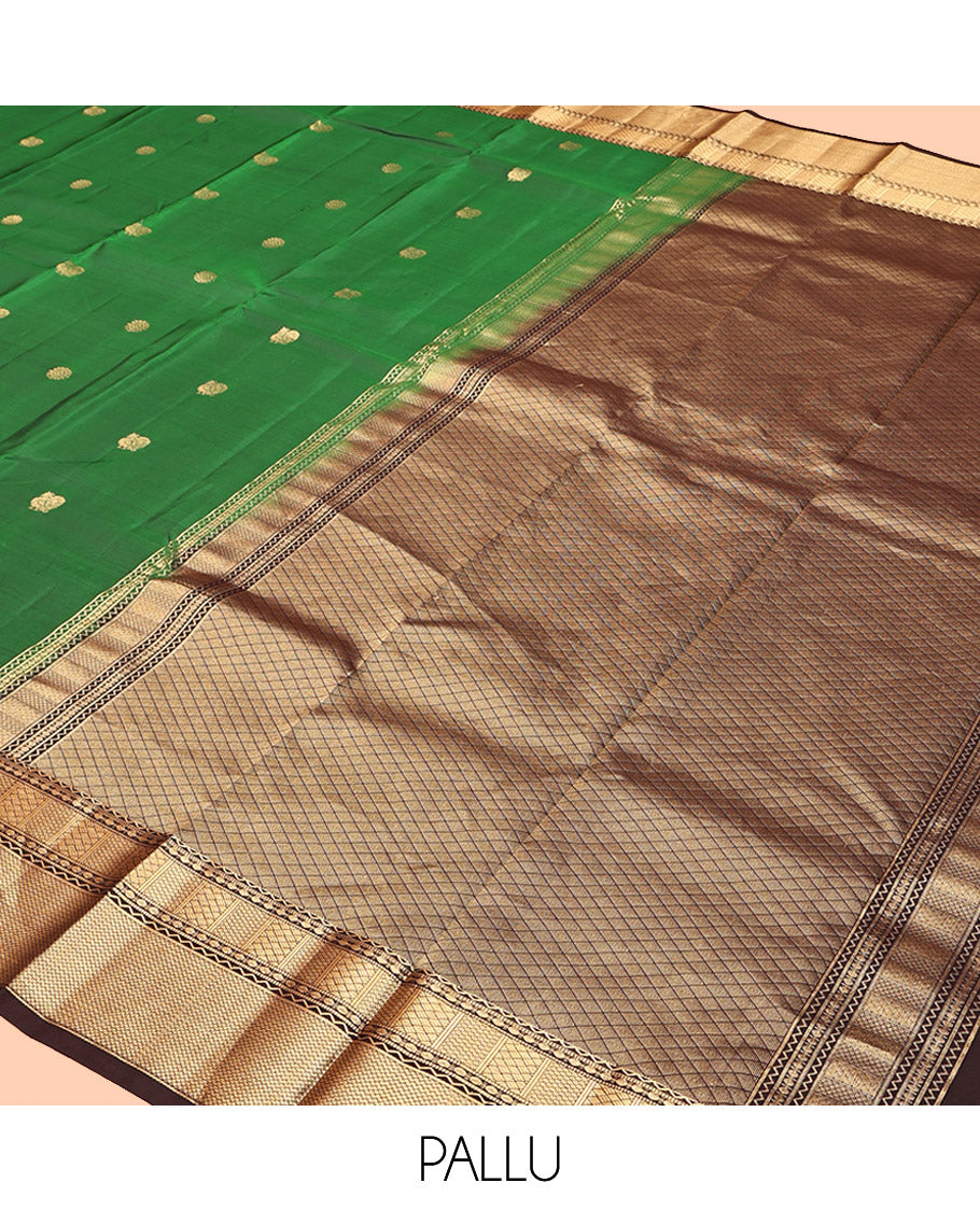Green Vasundhara Lite Silk Mix Saree, Adorned with Zari Buttas, Contrast Border of Muthu, Rudraksha, Paiyadi Kattam, and Mayil Kann, Jaal Pallu, and a Contrast Blouse