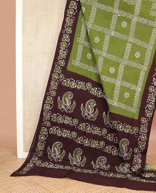 Green batik-style floral, and checked sungudi cotton saree, contrast floral printed border, and paisley batik printed pallu