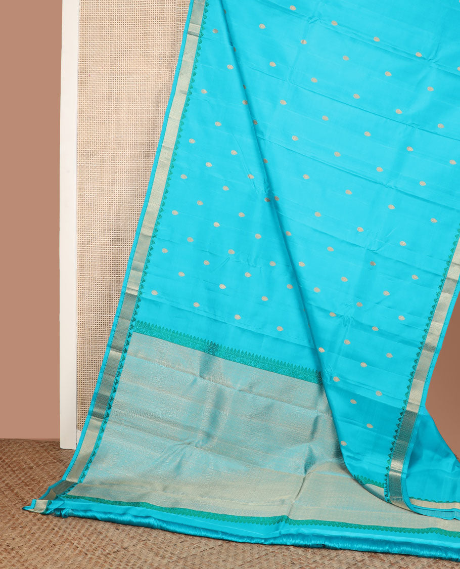 Blue buttas Kanchipuram silk saree, self-border of thazampoo rekku, and vanki designs, and pallu of thilakam mokku, manga mokku, and jaal designs