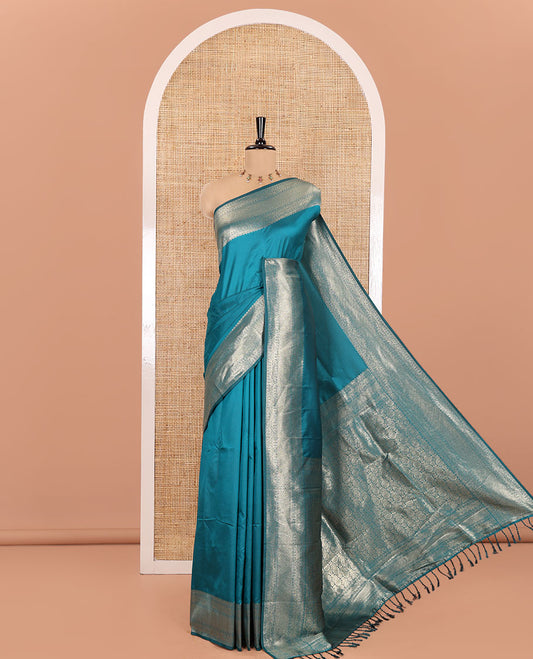 Blue Plain Semi-Soft Silk Saree, Adorned with Traditional Zari Designs Woven Border, Grandly Woven Pallu Steeped with Chakram Designs, and Paired with a Matching Blouse