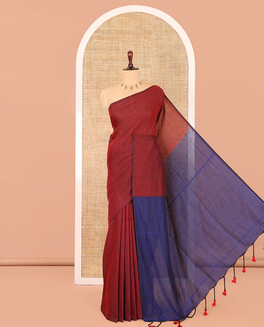 Borderless Maroon and Navy Blue Plain Khadi Mul Cotton Saree, Highlighted by Captivating Contrast Colored Pallu, and Paired with a Contrast Blouse
