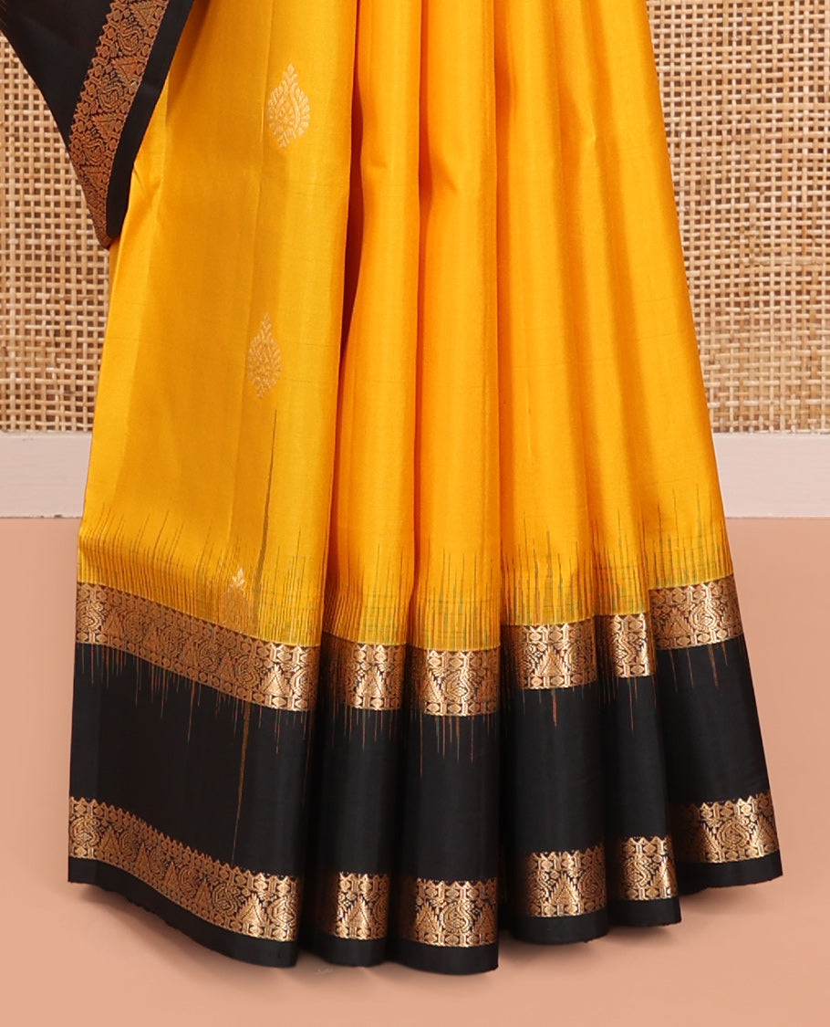 Yellow Mayuri Soft Silk Saree, Subtly Sparkled with Zari Buttas All Over Its Body, Complemented by a Contrast Border of Rekku, Paisa, Manga, and Thazampoo Rekku Designs, Intricately Designed Pallu, and Paired with a Contrast Blouse