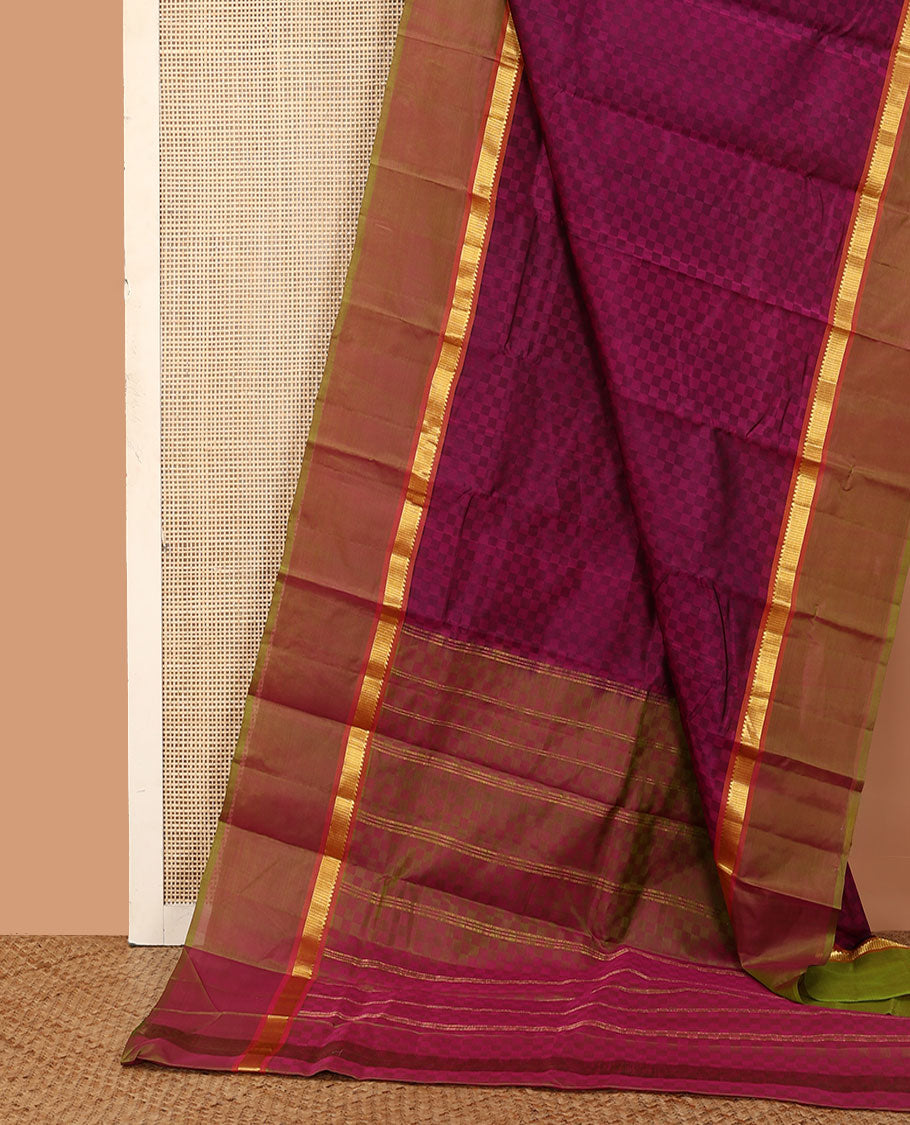 Purple payadi kattam Kanchipuram silk saree, contrast kaal erangina border of rekku, and vanki designs, and zari striped pallu