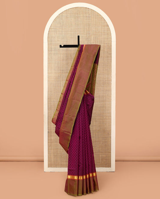 Purple payadi kattam Kanchipuram silk saree, contrast kaal erangina border of rekku, and vanki designs, and zari striped pallu