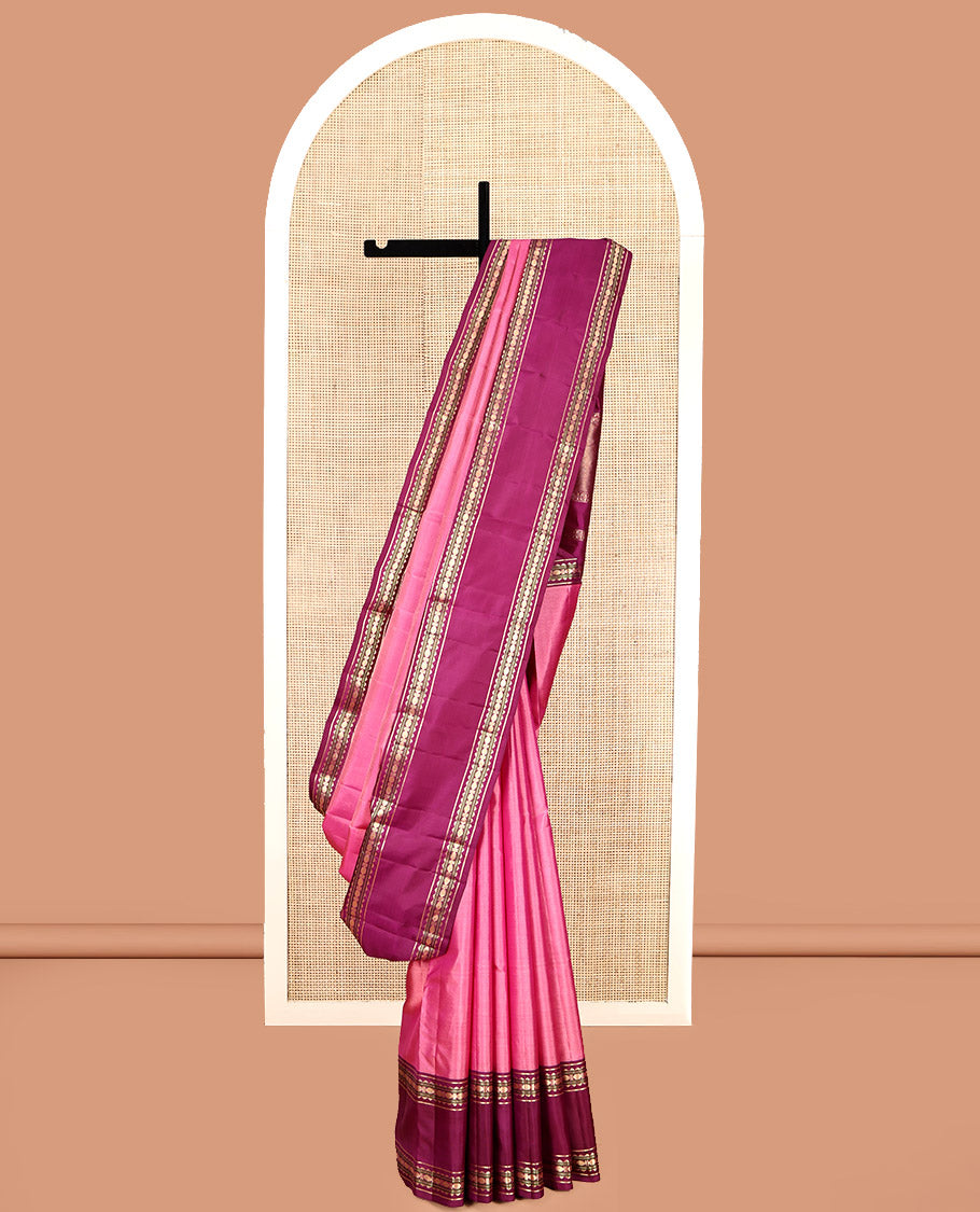 Pink Plain Kanchipuram Silk Saree, Complemented by a Contrast Rettai Pettu Border of Rekku, Muthu, and Poun Designs, Seppu Rekku Pallu, and a Contrast Blouse