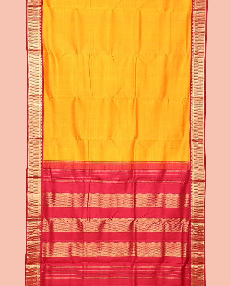 Yellow Plain Nine-Yard Silk Saree, Complemented by a Contrast Korvai Border of Thilakam Mokku and Ara Maadam Designs, Traditional Design Pallu, and No Blouse