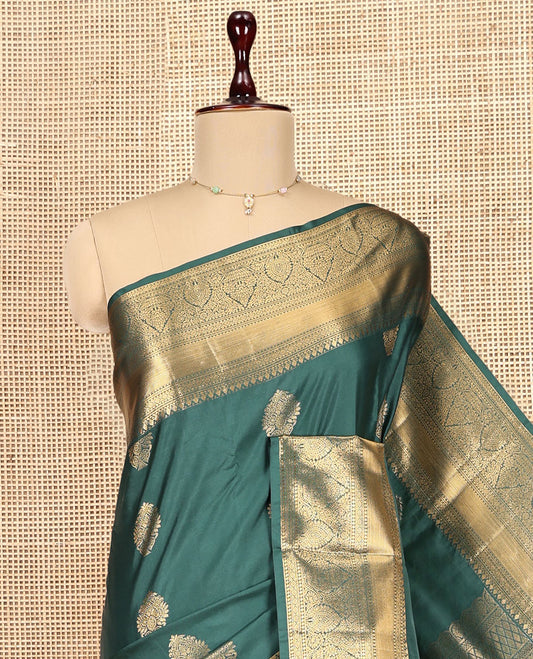 Green Budget Silk Saree, Highlighted by Zari Buttas, Highlighted by a Traditional Zari Border, Grand Pallu, and a Matching Blouse
